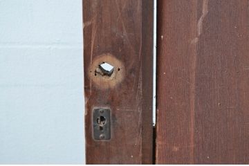 アンティーク建具　枠檜(ヒノキ)材　鏡板欅(ケヤキ)材一枚板　シンプルですっきりしたデザインのドア1枚(木製扉、木製ドア)(R-080617)