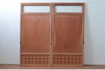 アンティーク建具　上手物!!　杉材柾目　モールガラス入り!古い数寄屋の狐格子が魅力的な板戸2枚セット(きつね格子、引き戸、ガラス戸、建具)(R-080635)