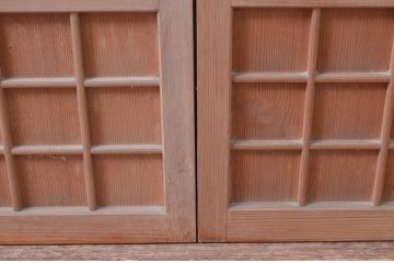 アンティーク建具　上手物!!　杉材柾目　モールガラス入り!古い数寄屋の狐格子が魅力的な板戸2枚セット(きつね格子、引き戸、ガラス戸、建具)(R-080635)