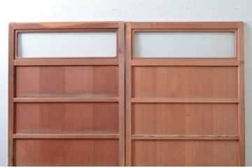 アンティーク建具　上手物!!　杉材柾目　モールガラス入り!古い数寄屋の狐格子が魅力的な板戸2枚セット(きつね格子、引き戸、ガラス戸、建具)(R-080635)