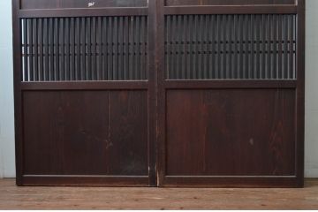 アンティーク建具　深みのある色合いが魅力的な格子帯戸2枚セット(引き戸、格子戸)(R-080638)