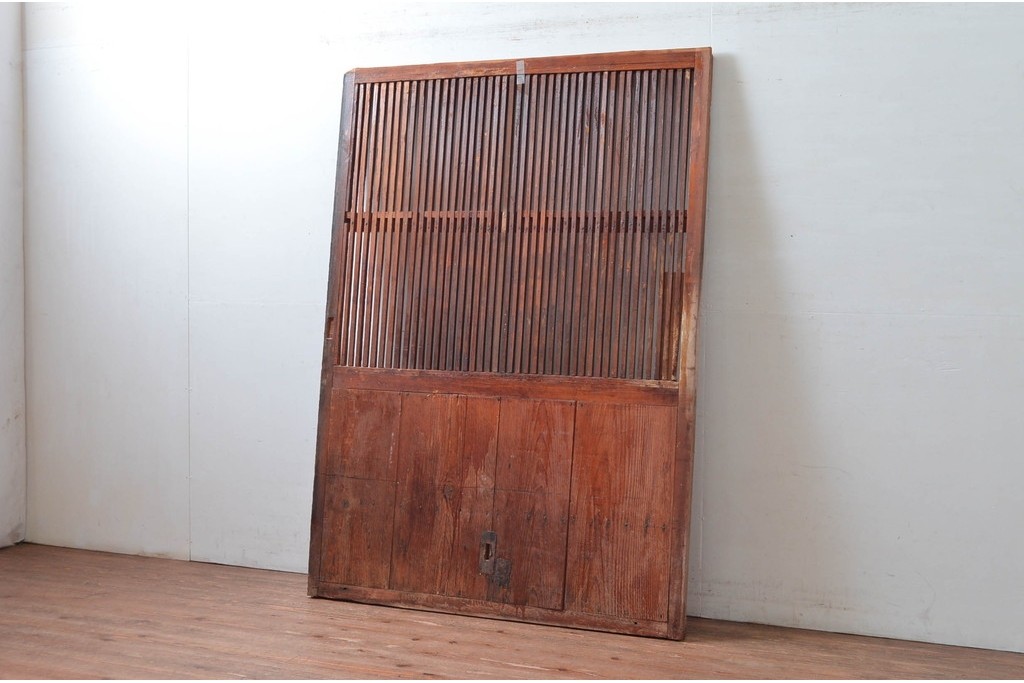 和製アンティーク　明治から大正期　細やかな縦格子の趣ある蔵戸1枚　(R-080645)