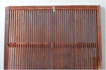 和製アンティーク　明治から大正期　細やかな縦格子の趣ある蔵戸1枚　(R-080645)