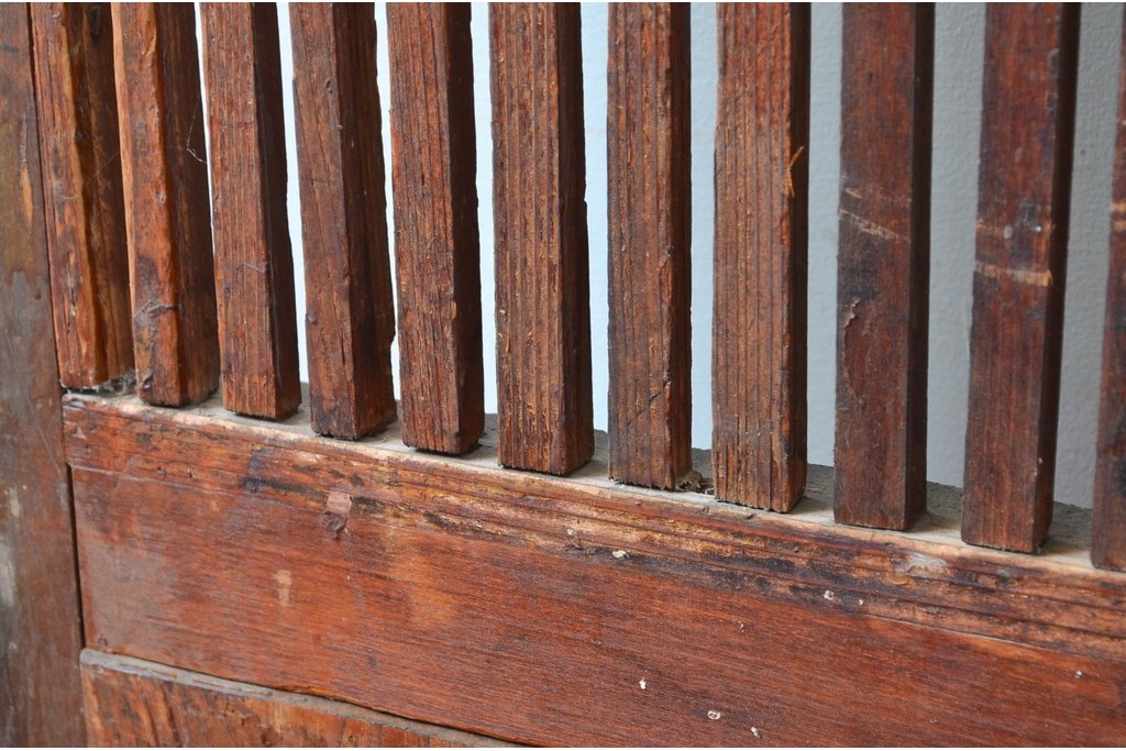 和製アンティーク　明治から大正期　細やかな縦格子の趣ある蔵戸1枚　(R-080645)