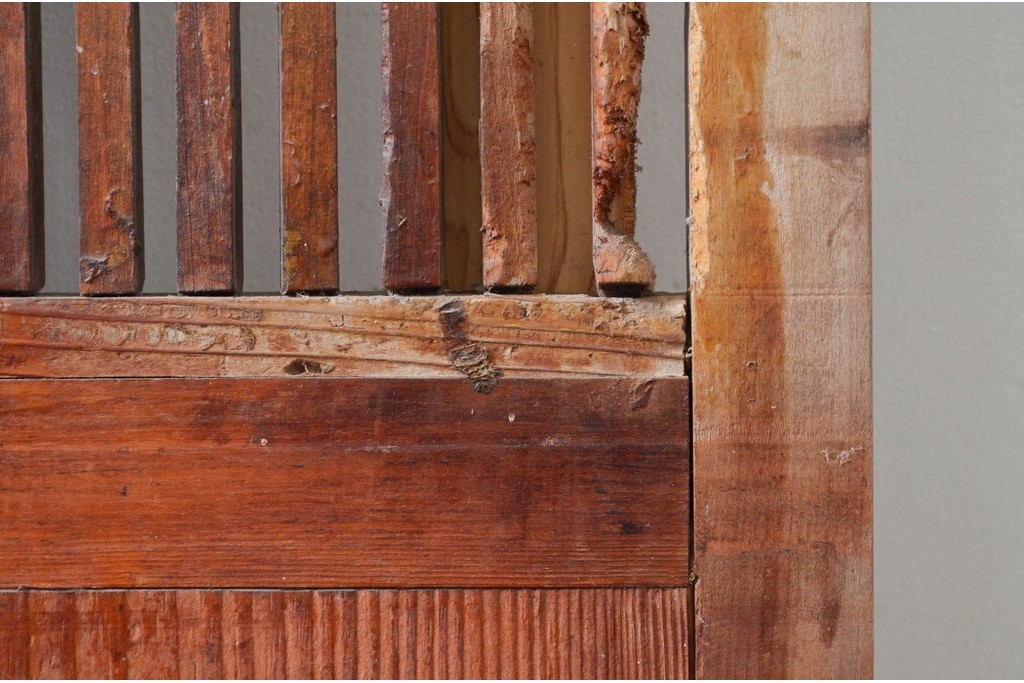 和製アンティーク　明治から大正期　細やかな縦格子の趣ある蔵戸1枚　(R-080645)