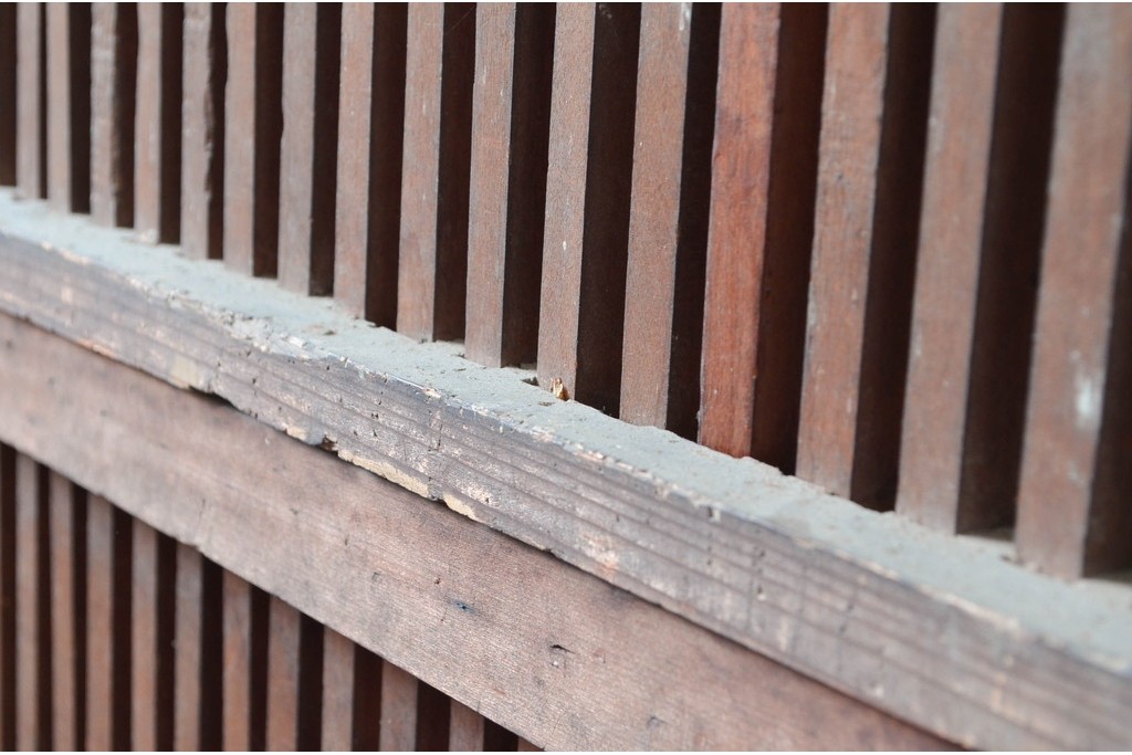 和製アンティーク　明治から大正期　細やかな縦格子の趣ある蔵戸1枚　(R-080645)