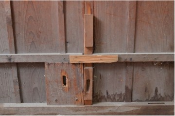 和製アンティーク　明治から大正期　細やかな縦格子の趣ある蔵戸1枚　(R-080645)