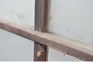 アンティーク建具　使い込まれた風合いが味わい深い!木味感じるガラス戸1枚(引き戸、建具)(R-080649)