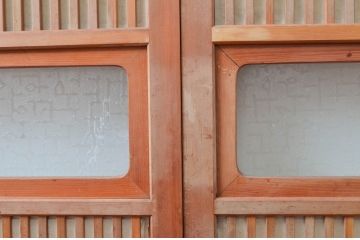 アンティーク建具　裏障子付き　和風の空間づくりにおすすめな格子戸2枚セット(ガラス帯戸、引き戸、建具)(R-080650)