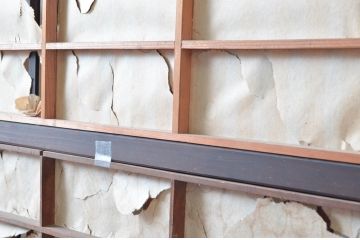 アンティーク建具　和の風情が感じられる裏障子付きの格子戸1枚(障子戸、引き戸)(R-080652)