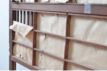 アンティーク建具　和の風情が感じられる裏障子付きの格子戸1枚(障子戸、引き戸)(R-080652)