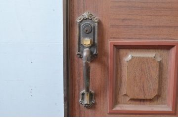 ビンテージ建具　ペイント仕上げ限定　金属製　どこか懐かしい雰囲気を感じるレトロなドア1枚(扉、木製ドア、ヴィンテージ)(R-080653)