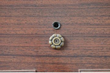 ビンテージ建具　ペイント仕上げ限定　金属製　どこか懐かしい雰囲気を感じるレトロなドア1枚(扉、木製ドア、ヴィンテージ)(R-080653)