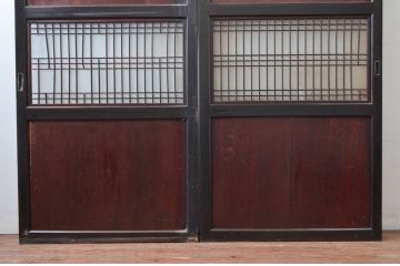 アンティーク建具　古民家インテリアにおすすめなガラス帯戸2枚セット(引き戸、板戸)(R-080655)