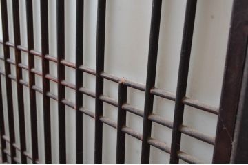 アンティーク建具　古民家インテリアにおすすめなガラス帯戸2枚セット(引き戸、板戸)(R-080655)
