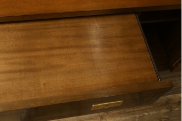 中古　カリモク家具(karimoku)　domani(ドマーニ)　Morganton(モーガントン)　希少なライトコニャック色　スタイリッシュな佇まいのカップボード　定価約130万円　(R-080665)