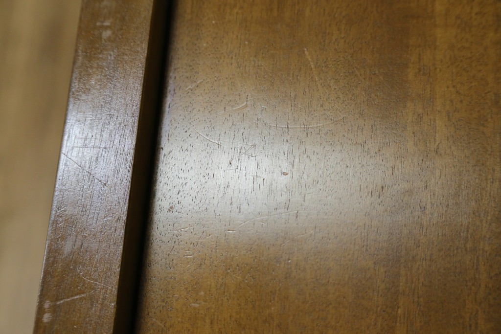 中古　カリモク家具(karimoku)　domani(ドマーニ)　Morganton(モーガントン)　希少なライトコニャック色　スタイリッシュな佇まいのカップボード　定価約130万円　(R-080665)