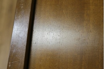 中古　カリモク家具(karimoku)　domani(ドマーニ)　Morganton(モーガントン)　希少なライトコニャック色　スタイリッシュな佇まいのカップボード　定価約130万円　(R-080665)