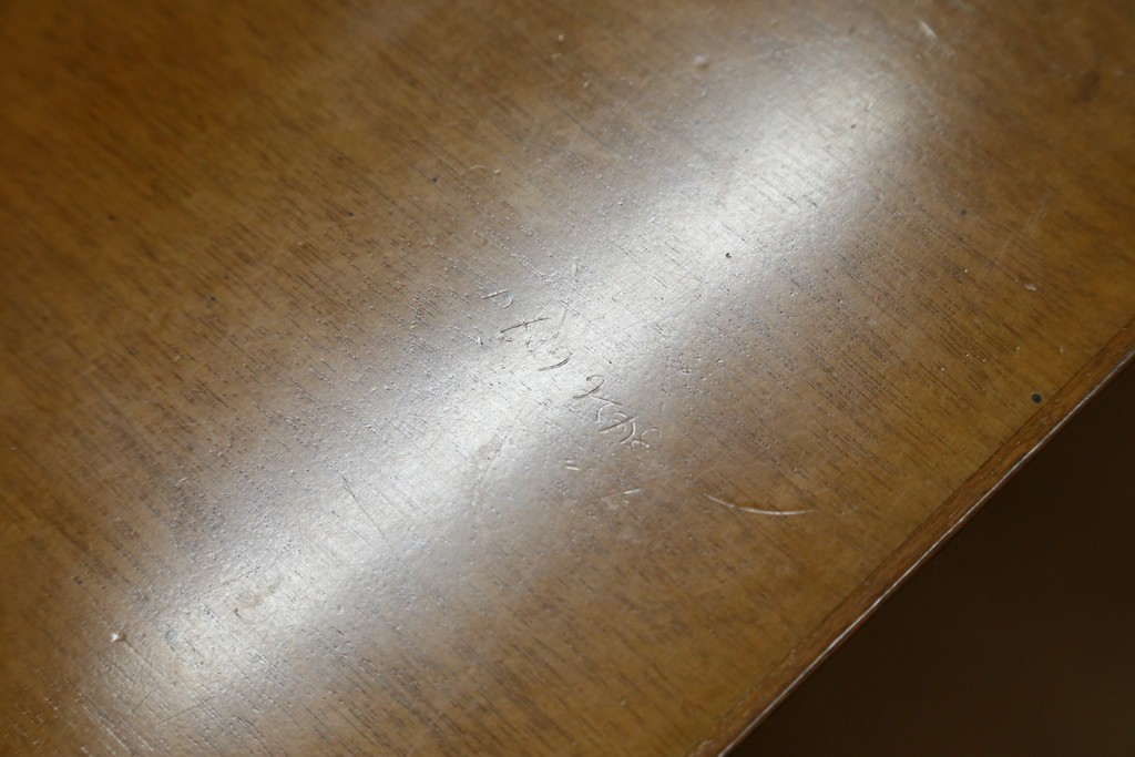 中古　カリモク家具(karimoku)　domani(ドマーニ)　Morganton(モーガントン)　希少なライトコニャック色　直線的でシンプルなデザインが取り入れやすいデスク　定価約18万円　(R-080666)