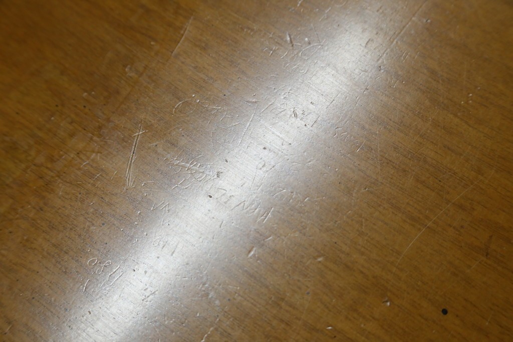 中古　カリモク家具(karimoku)　domani(ドマーニ)　Morganton(モーガントン)　希少なライトコニャック色　直線的でシンプルなデザインが取り入れやすいデスク　定価約18万円　(R-080666)