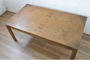 中古　美品　カリモク家具(karimoku)　domani(ドマーニ)　Morganton(モーガントン)　パーケットリー　オーク材　ウォールナット材　希少なライトコニャック色　シンプルですっきりとしたデザインが魅力のダイニングテーブル(4人掛け、6人掛け、食卓)(定価約35万円)(R-080668)
