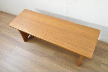 中古　希少な廃番品　飛騨清見工房(HIDA　kiyomi koubou)(大日家具工業)　楢(ナラ)材　無垢　ナラ無垢材がふんだんに使用されたくさびベンチ(長椅子、ダイニングチェア、板座チェア)(定価約8万円)(R-080670)