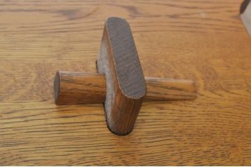 中古　希少な廃番品　飛騨清見工房(HIDA　kiyomi koubou)(大日家具工業)　楢(ナラ)材　無垢　ナラ無垢材がふんだんに使用されたくさびベンチ(長椅子、ダイニングチェア、板座チェア)(定価約8万円)(R-080670)