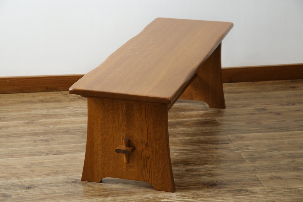 中古　希少な廃番品　飛騨清見工房(HIDA　kiyomi koubou)(大日家具工業)　楢(ナラ)材　無垢　ナラ無垢材がふんだんに使用されたくさびベンチ　定価約8万円相当　(R-080670)