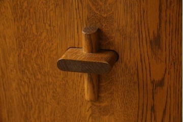 中古　希少な廃番品　飛騨清見工房(HIDA　kiyomi koubou)(大日家具工業)　楢(ナラ)材　無垢　ナラ無垢材がふんだんに使用されたくさびベンチ　定価約8万円相当　(R-080670)