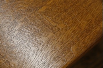 中古　希少な廃番品　飛騨清見工房(HIDA　kiyomi koubou)(大日家具工業)　楢(ナラ)材　無垢　ナラ無垢材がふんだんに使用されたくさびベンチ　定価約8万円相当　(R-080670)