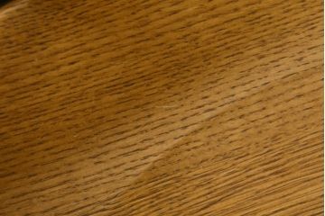 中古　美品　希少な廃番品　飛騨清見工房(HIDA kiyomi koubou)(大日家具工業)　楢(ナラ)材　無垢　ナラ無垢材がふんだんに使用された回転式アームチェア(板座チェア、回転イス、ダイニングチェア、アームチェア、椅子)(定価約10万円)(R-080671)
