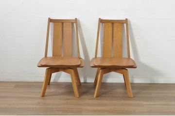 中古　美品　希少な廃番品　飛騨清見工房(HIDA kiyomi koubou)(大日家具工業)　楢(ナラ)材　無垢　ナラ無垢材がふんだんに使用された回転チェア2脚セット(板座チェア、回転イス、ダイニングチェア、椅子、バラ売り可能)(定価2脚で約16万円)(R-080672)