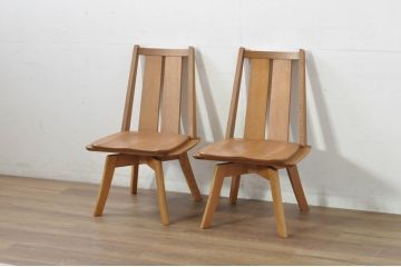 中古　美品　希少な廃番品　飛騨清見工房(HIDA kiyomi koubou)(大日家具工業)　楢(ナラ)材　無垢　ナラ無垢材がふんだんに使用された回転チェア2脚セット(板座チェア、回転イス、ダイニングチェア、椅子、バラ売り可能)(定価2脚で約16万円)(R-080672)