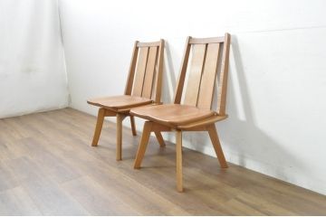 中古　美品　希少な廃番品　飛騨清見工房(HIDA kiyomi koubou)(大日家具工業)　楢(ナラ)材　無垢　ナラ無垢材がふんだんに使用された回転チェア2脚セット(板座チェア、回転イス、ダイニングチェア、椅子、バラ売り可能)(定価2脚で約16万円)(R-080672)