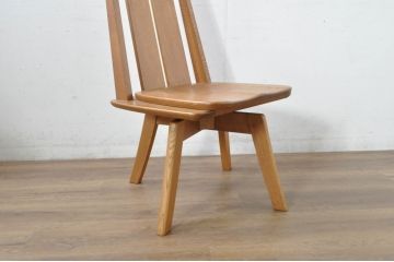 中古　美品　希少な廃番品　飛騨清見工房(HIDA kiyomi koubou)(大日家具工業)　楢(ナラ)材　無垢　ナラ無垢材がふんだんに使用された回転チェア2脚セット(板座チェア、回転イス、ダイニングチェア、椅子、バラ売り可能)(定価2脚で約16万円)(R-080672)
