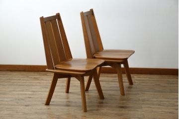 中古　美品　希少な廃番品　飛騨清見工房(HIDA kiyomi koubou)(大日家具工業)　楢(ナラ)材　無垢　ナラ無垢材がふんだんに使用された回転チェア2脚セット(板座チェア、回転イス、ダイニングチェア、椅子、バラ売り可能)(定価2脚で約16万円)(R-080672)