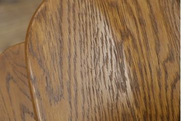 中古　美品　希少な廃番品　飛騨清見工房(HIDA kiyomi koubou)(大日家具工業)　楢(ナラ)材　無垢　ナラ無垢材がふんだんに使用された回転チェア2脚セット(板座チェア、回転イス、ダイニングチェア、椅子、バラ売り可能)(定価2脚で約16万円)(R-080672)