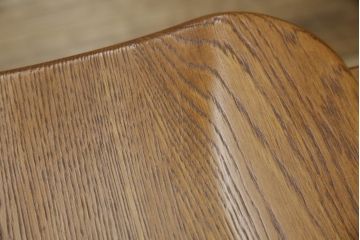 中古　美品　希少な廃番品　飛騨清見工房(HIDA kiyomi koubou)(大日家具工業)　楢(ナラ)材　無垢　ナラ無垢材がふんだんに使用された回転チェア2脚セット(板座チェア、回転イス、ダイニングチェア、椅子、バラ売り可能)(定価2脚で約16万円)(R-080672)