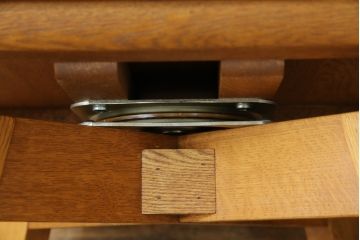 中古　美品　希少な廃番品　飛騨清見工房(HIDA kiyomi koubou)(大日家具工業)　楢(ナラ)材　無垢　ナラ無垢材がふんだんに使用された回転チェア2脚セット(板座チェア、回転イス、ダイニングチェア、椅子、バラ売り可能)(定価2脚で約16万円)(R-080672)
