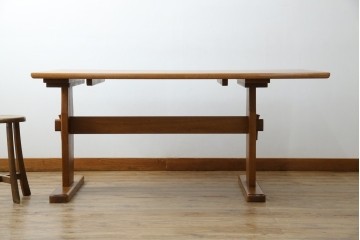 中古　希少な廃番品　飛騨清見工房(HIDA kiyomi koubou)(大日家具工業)　楢(ナラ)材　無垢　ナラ無垢材がふんだんに使用されたダイニングテーブル　定価約24万円　(R-080673)