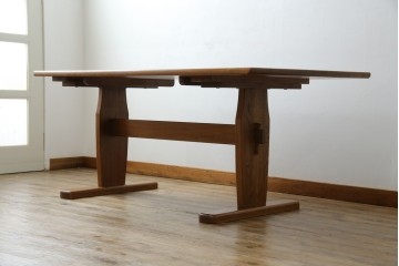 中古　希少な廃番品　飛騨清見工房(HIDA kiyomi koubou)(大日家具工業)　楢(ナラ)材　無垢　ナラ無垢材がふんだんに使用されたダイニングテーブル　定価約24万円　(R-080673)