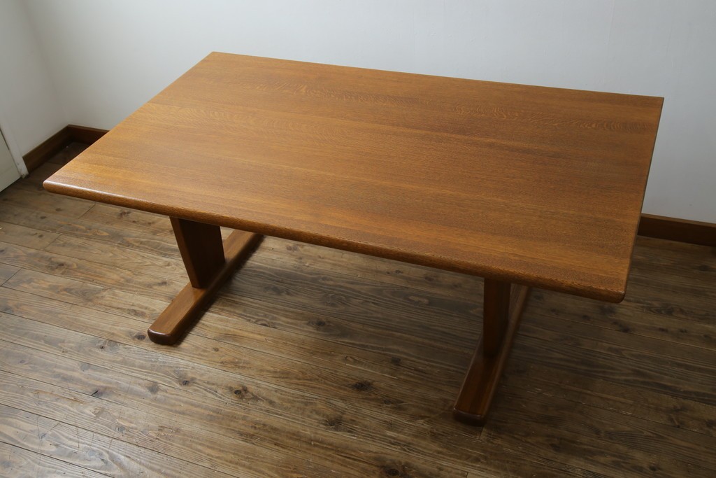 中古　希少な廃番品　飛騨清見工房(HIDA kiyomi koubou)(大日家具工業)　楢(ナラ)材　無垢　ナラ無垢材がふんだんに使用されたダイニングテーブル　定価約24万円　(R-080673)