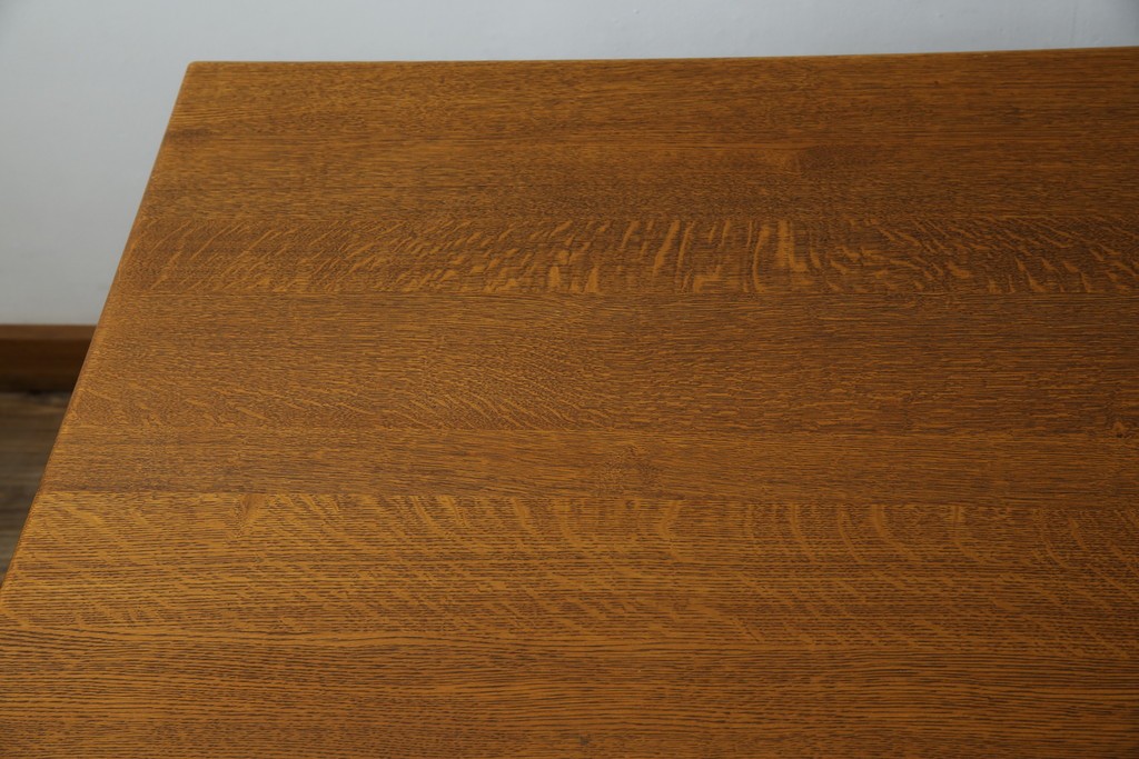 中古　希少な廃番品　飛騨清見工房(HIDA kiyomi koubou)(大日家具工業)　楢(ナラ)材　無垢　ナラ無垢材がふんだんに使用されたダイニングテーブル　定価約24万円　(R-080673)