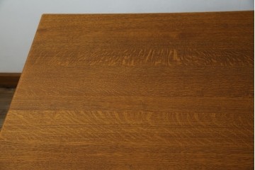 中古　希少な廃番品　飛騨清見工房(HIDA kiyomi koubou)(大日家具工業)　楢(ナラ)材　無垢　ナラ無垢材がふんだんに使用されたダイニングテーブル　定価約24万円　(R-080673)