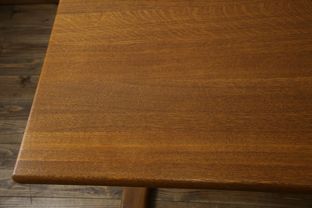 中古　希少な廃番品　飛騨清見工房(HIDA kiyomi koubou)(大日家具工業)　楢(ナラ)材　無垢　ナラ無垢材がふんだんに使用されたダイニングテーブル　定価約24万円　(R-080673)