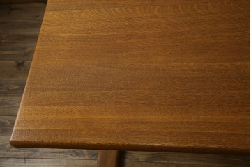 中古　希少な廃番品　飛騨清見工房(HIDA kiyomi koubou)(大日家具工業)　楢(ナラ)材　無垢　ナラ無垢材がふんだんに使用されたダイニングテーブル　定価約24万円　(R-080673)