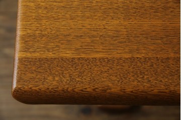 中古　希少な廃番品　飛騨清見工房(HIDA kiyomi koubou)(大日家具工業)　楢(ナラ)材　無垢　ナラ無垢材がふんだんに使用されたダイニングテーブル　定価約24万円　(R-080673)