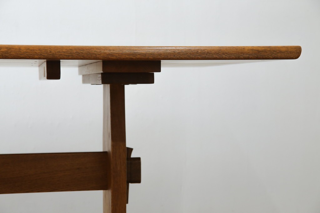 中古　希少な廃番品　飛騨清見工房(HIDA kiyomi koubou)(大日家具工業)　楢(ナラ)材　無垢　ナラ無垢材がふんだんに使用されたダイニングテーブル　定価約24万円　(R-080673)