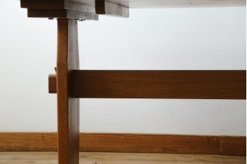 中古　希少な廃番品　飛騨清見工房(HIDA kiyomi koubou)(大日家具工業)　楢(ナラ)材　無垢　ナラ無垢材がふんだんに使用されたダイニングテーブル　定価約24万円　(R-080673)