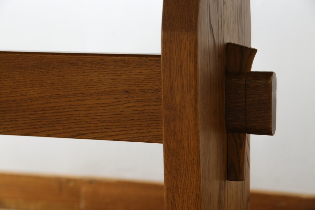 中古　希少な廃番品　飛騨清見工房(HIDA kiyomi koubou)(大日家具工業)　楢(ナラ)材　無垢　ナラ無垢材がふんだんに使用されたダイニングテーブル　定価約24万円　(R-080673)